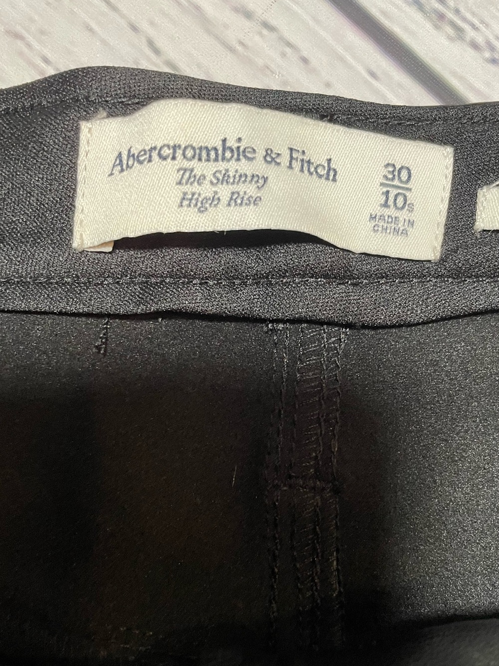NWT Abercrombie & Fitch The Skinny High Rise Vegan leather pants. Size 10 - Picture 4 of 11